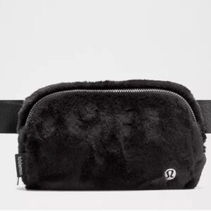 Lululemon Everywhere Belt Bag Plush Fleece Black NEW NWT Adjustable Versatile
